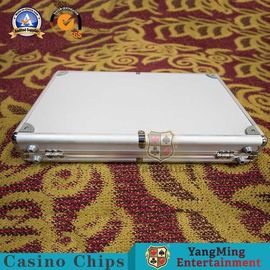 Купить 600pcs азартные игры глины случая 11.5g обломока покера округлой формы RFID керамические портативные откалывают установленные ручку и замок несущей Производство в сети